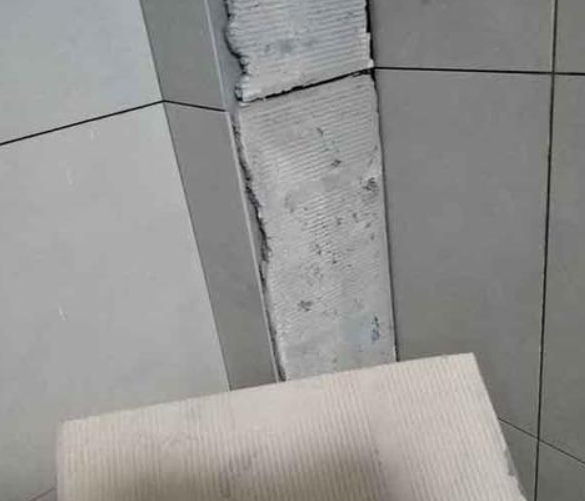 李沧瓷砖空鼓维修公司分享下厨房瓷砖脱落的补救措施。
